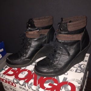 Bongo Ponder Wedge Booties, Black - size 6.5